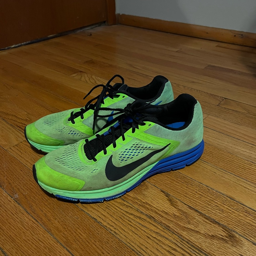 Nike Structure size 13. Lightly worn. Good condition